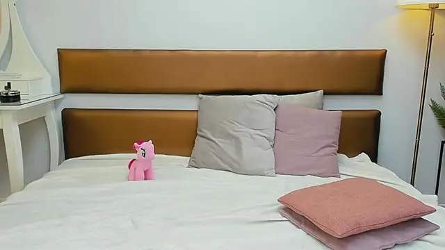 MissYvie webcam