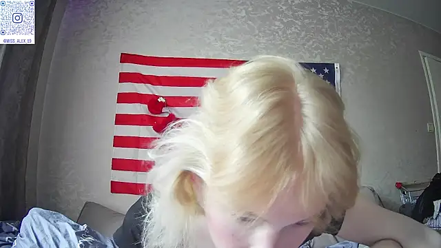 Sasyhk0 live cam on StripChat