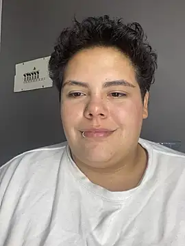 Hailey_Curvy live cam