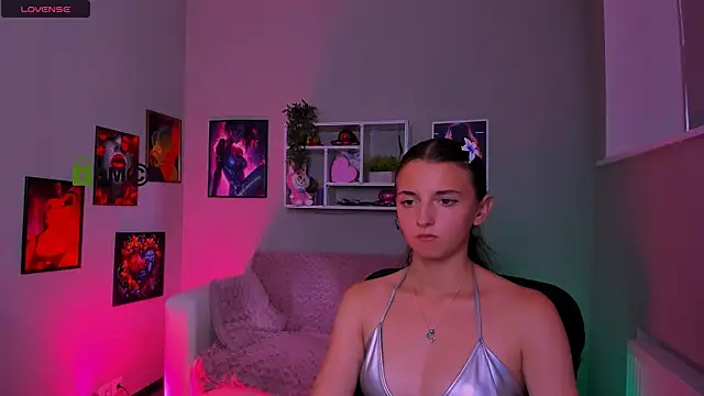 caroline_honeyy webcam