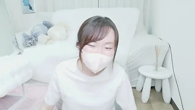 sayaka_1231 (F young) - 下着姿に変身✨