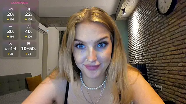 fifteenpoem live cam on StripChat