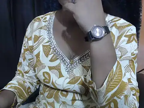 Kudi_Kiyara live cam on StripChat