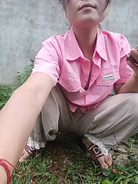 Linda-yiyi live cam