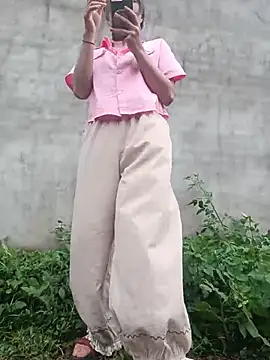 Linda-yiyi live cam