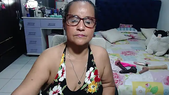 pervert_mommy_ (F mature) - full naked  dildo and pussy