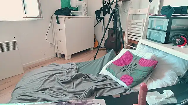 CeriseLapine live cam