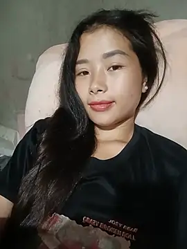 HeresThuy22 webcam