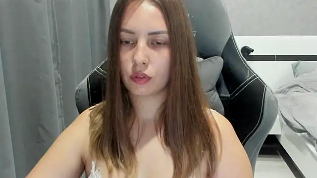 Mia_shy1 live cam