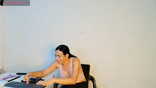 Oh_Tique live cam