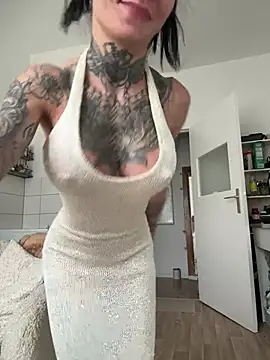 SkinnyLilly webcam