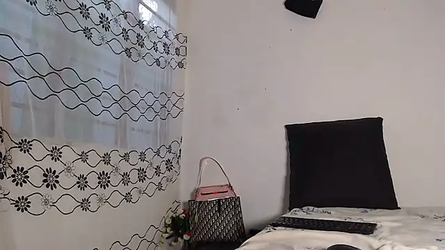 Barbianaa671 live cam on StripChat