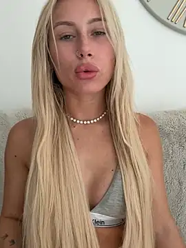 SexySaraxxoo live webcam show