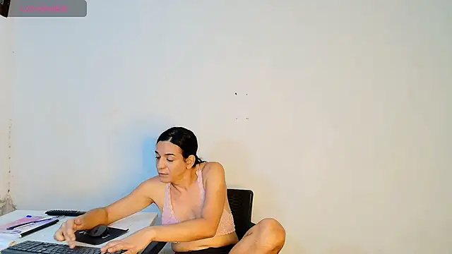 Oh_Tique live cam
