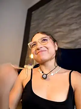Mia_Luxor webcam
