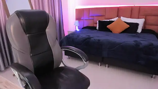 catti_brie (F young) - Show me that pussy 😈