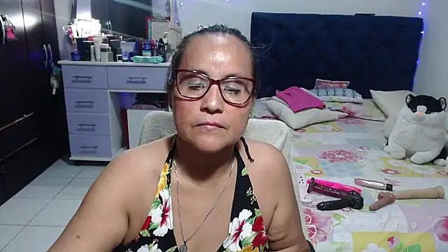 pervert_mommy_ live cam on StripChat