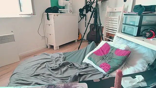 CeriseLapine live cam