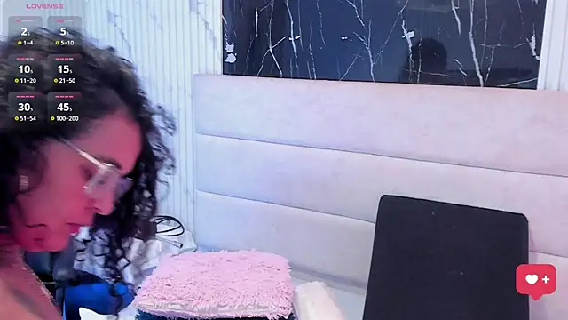 reginavegaa (F young) - Domi in clit spread pussy 💦