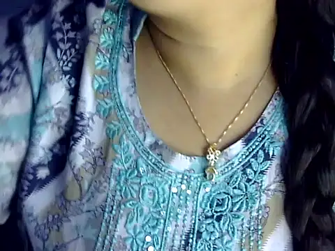 Cute_Aliyaa teen live cam room