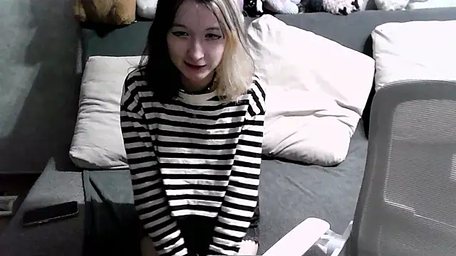 Lilfain_baby teen live cam room