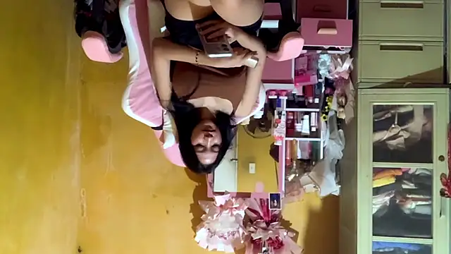 Ariavale437 webcam