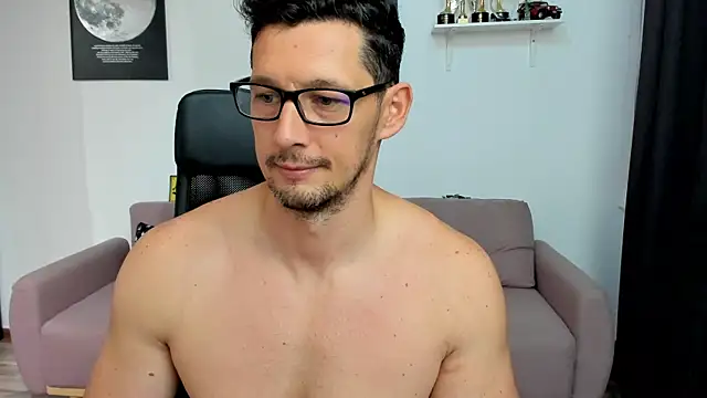brutusk08 (Ask my age) - Cumshot in freechat