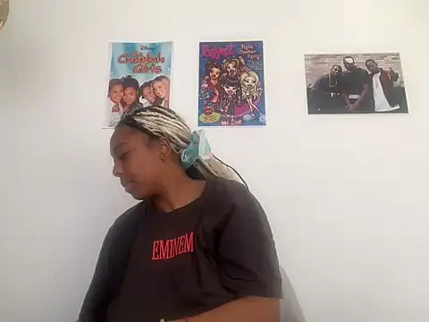 ChocolateCakeQueen live cam on StripChat