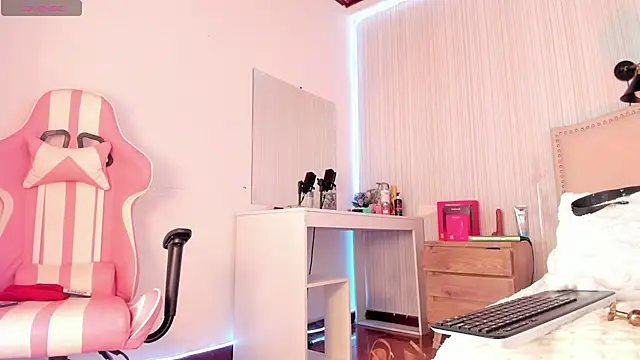 ashleey_doll (T teen) - put my anal plug on me 🙈🔥