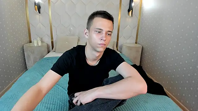 lucaskaur (M twink) - Full naked and masturbate my big cock