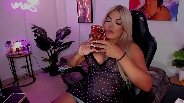 xlatinahotx (T young) - SEXY kitty   see horny hard  cum