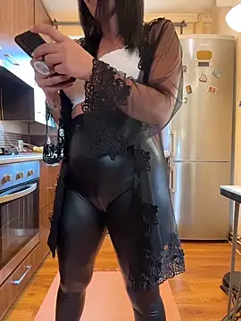 Hotmomcheckk_ live webcam show