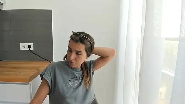 summmmersky1 live cam on StripChat