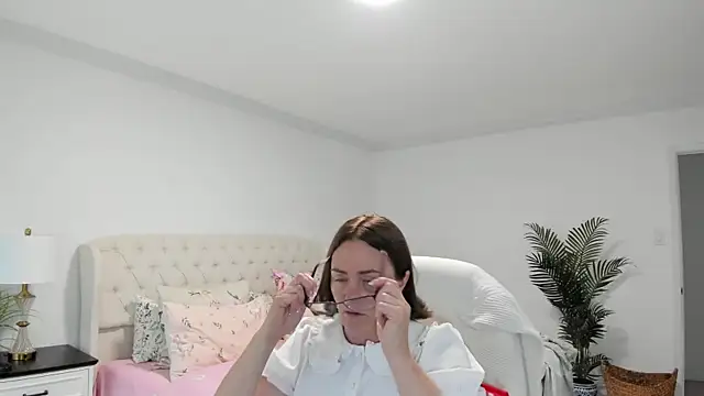 Vika73 live webcam show