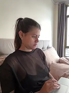 RachelWeisz_ webcam
