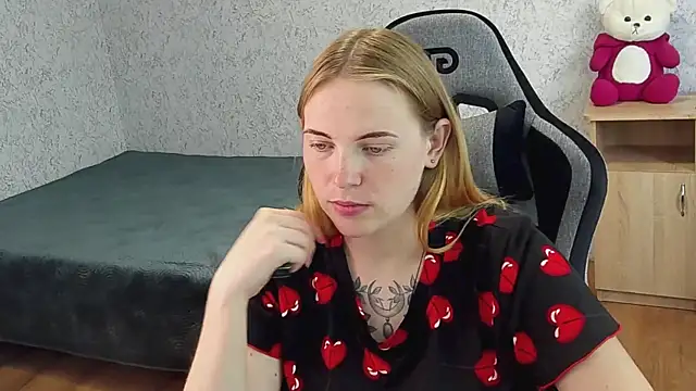 NikkyReyyy webcam