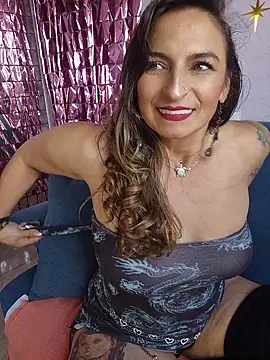 marilyn_love6969 (F milf) - fingers inside my pussy