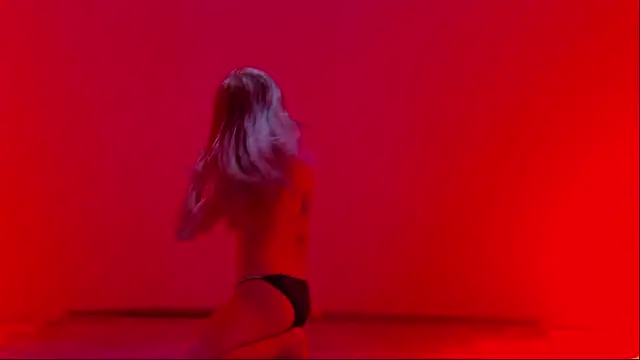 Velvet--girl live webcam show