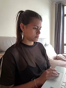 RachelWeisz_ webcam