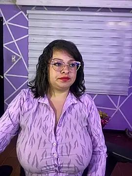MiiaaJoness live cam on StripChat
