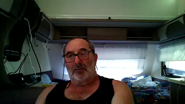 gillou1234 live cam on StripChat
