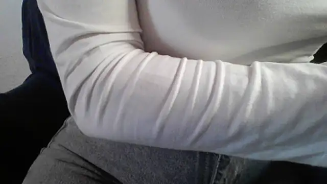 rush_rosee_150 (F teen) - bouncing tits in my aunt's garage