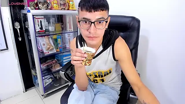 alexx_bigcockk (M young) - masturbation at my work