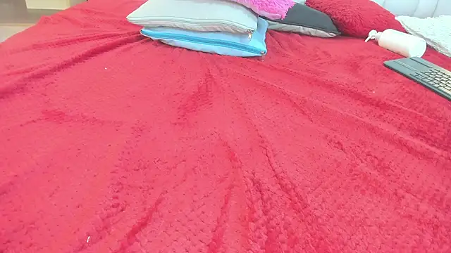 mask_red_girl (F milf) - SQUIRT <3