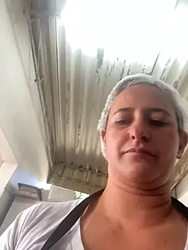 lolitaloira2 (F milf) - De 4 no banheiro