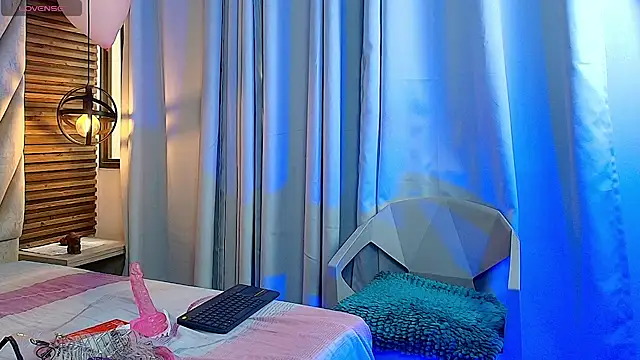 isabella_luxet live cam on StripChat