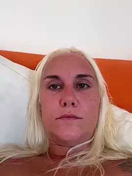 Sofia_beee live cam on StripChat