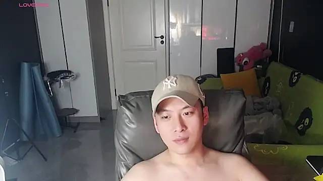 yichen008 live cam on StripChat