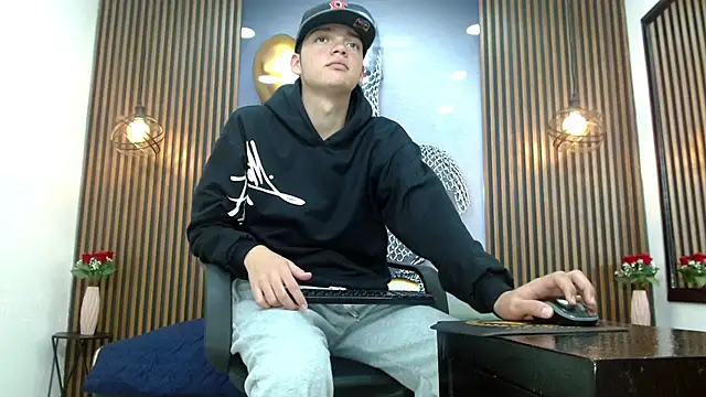 alejobussnek (M twink) - Special interaction with the chat.❤️