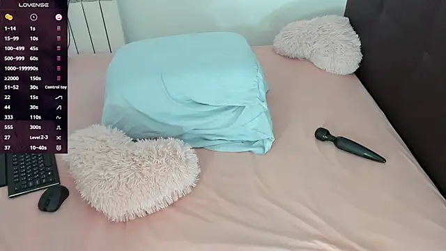AlicePlushWhispers webcam